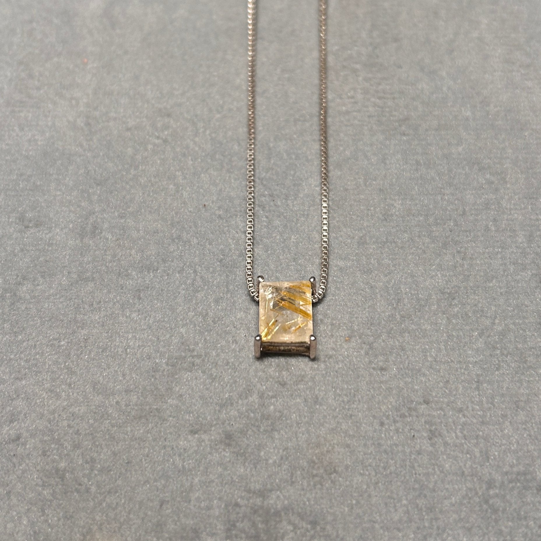 Colar Solitário Quartzo Rutilado 10x8