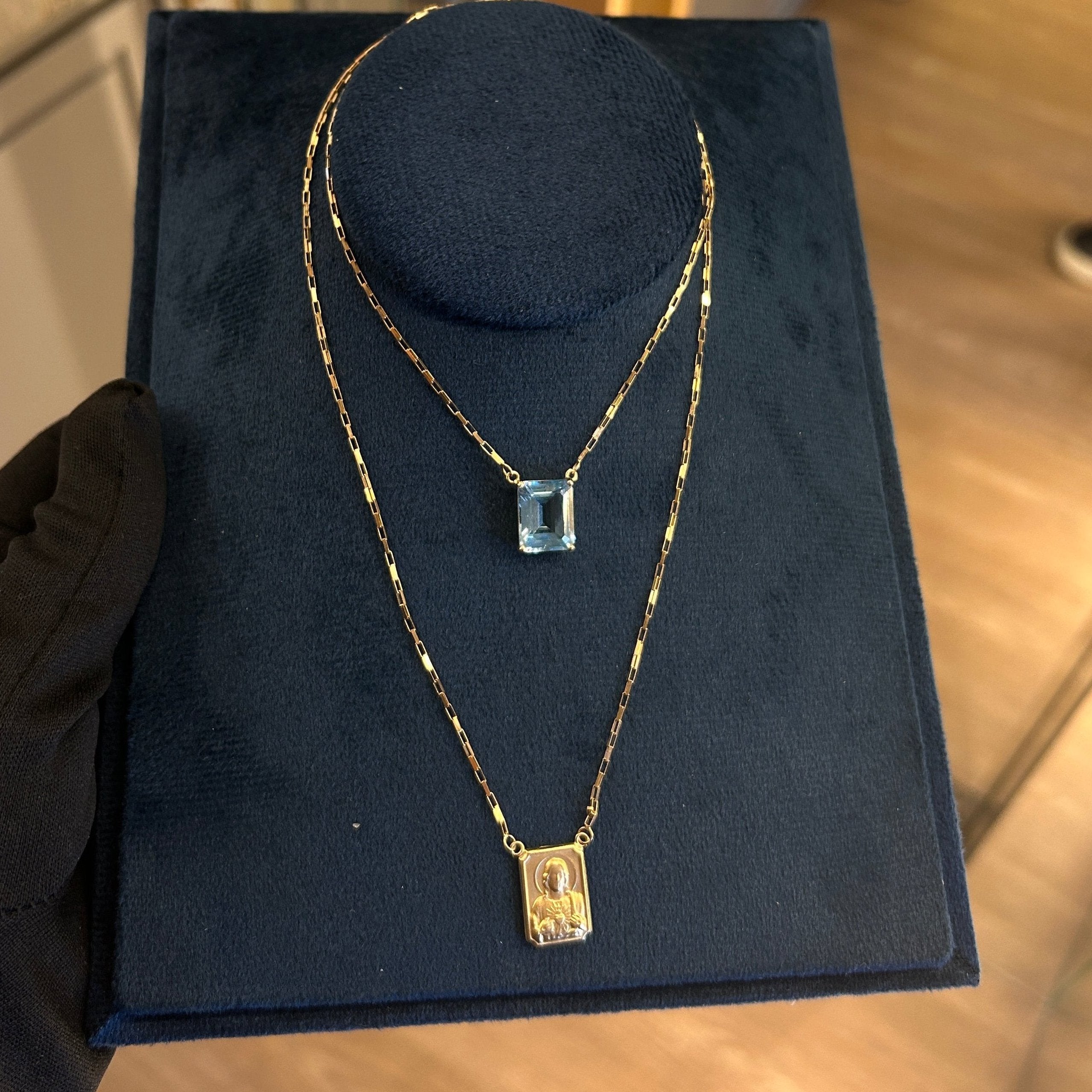 Escapulário de Ouro 18k com Topázio Sky 12x10