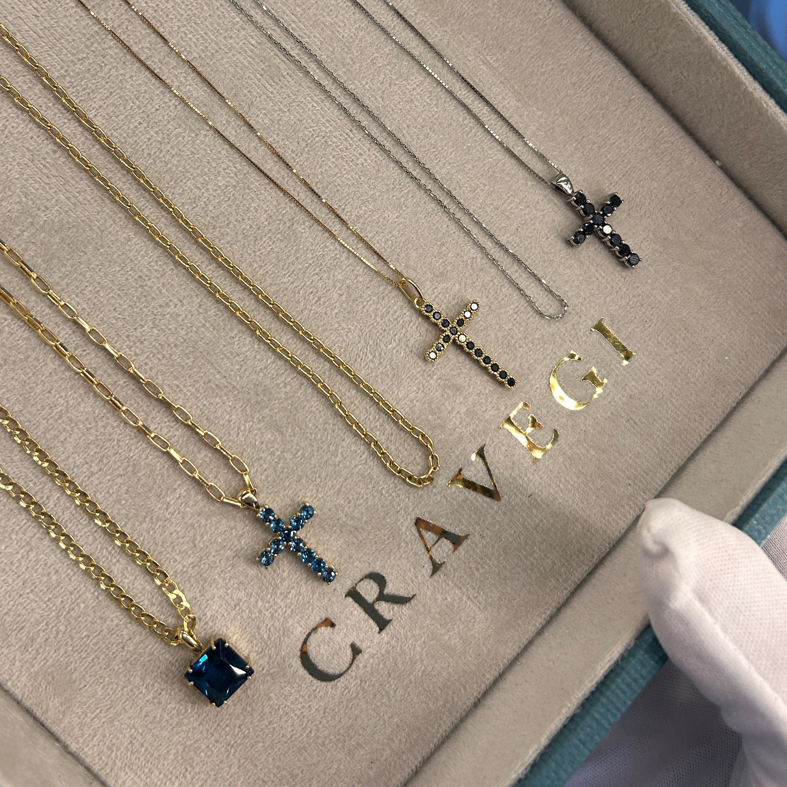 Pingente Crucifixo Médio Topázio Londrino em Ouro 18k