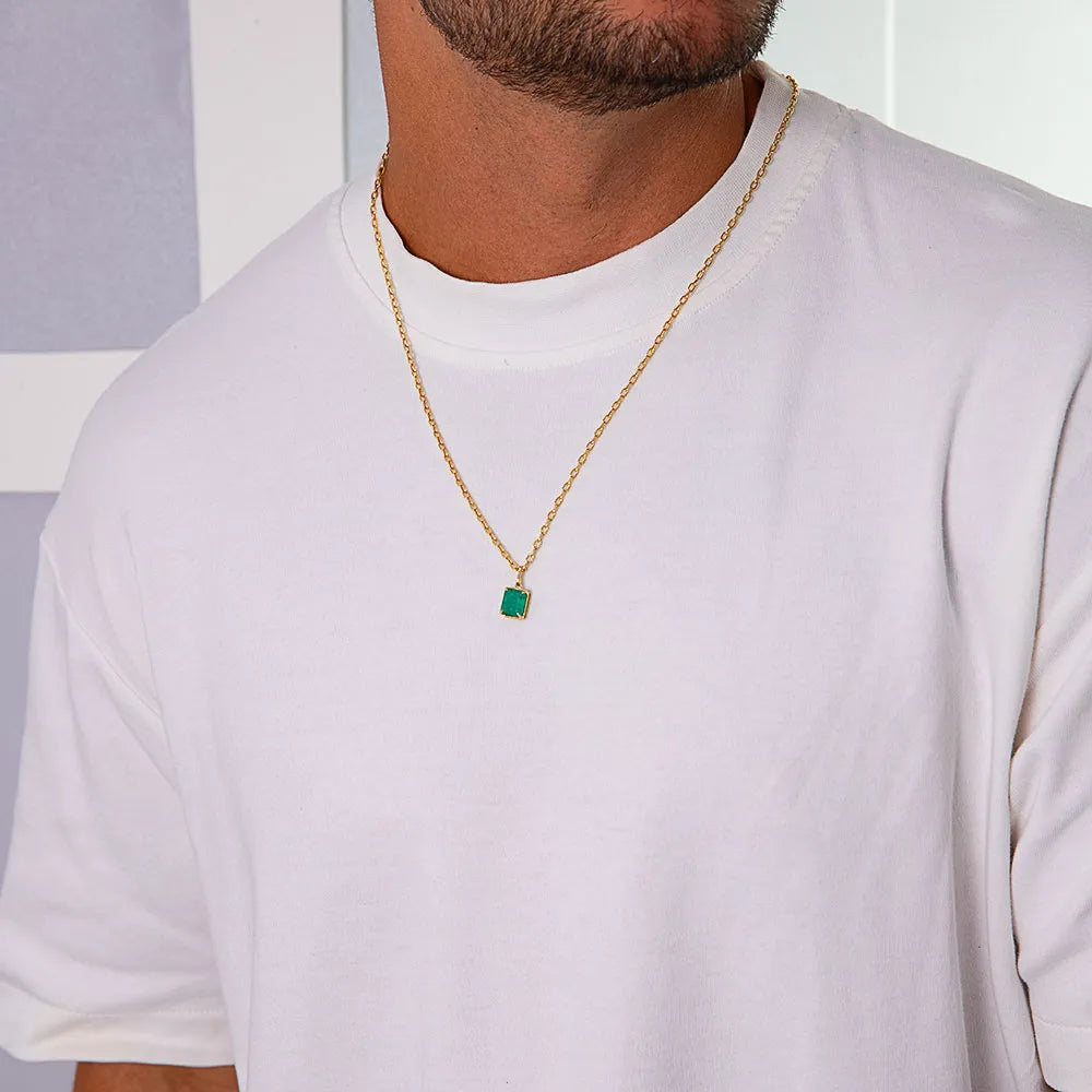 Colar Solitário Esmeralda Brasileira 8,5x9,5 em Ouro 18K