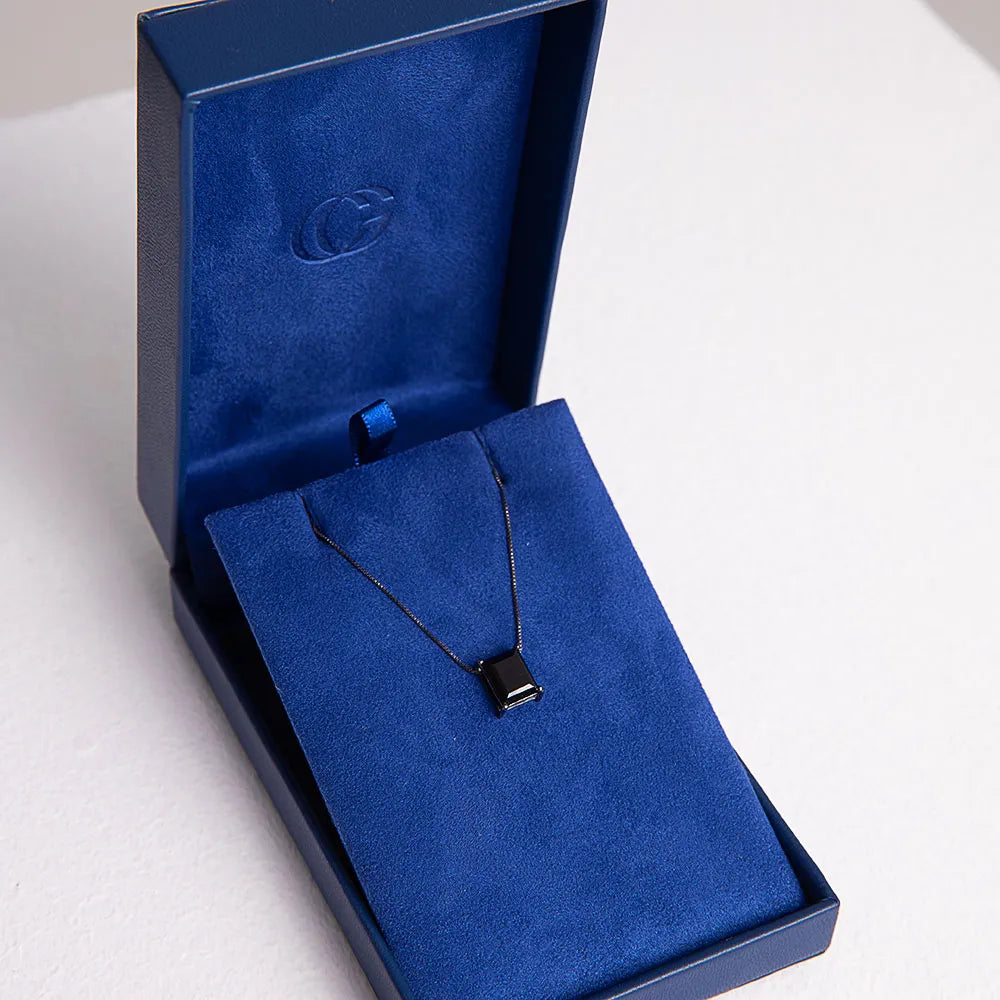 Colar Solitário Espinélio Negro 10x8