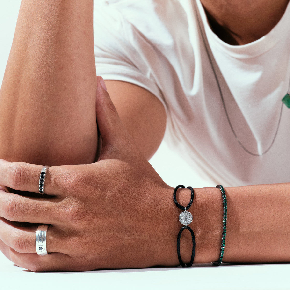 Pulseira Fio Seda Medalha São Bento Ouro 18k