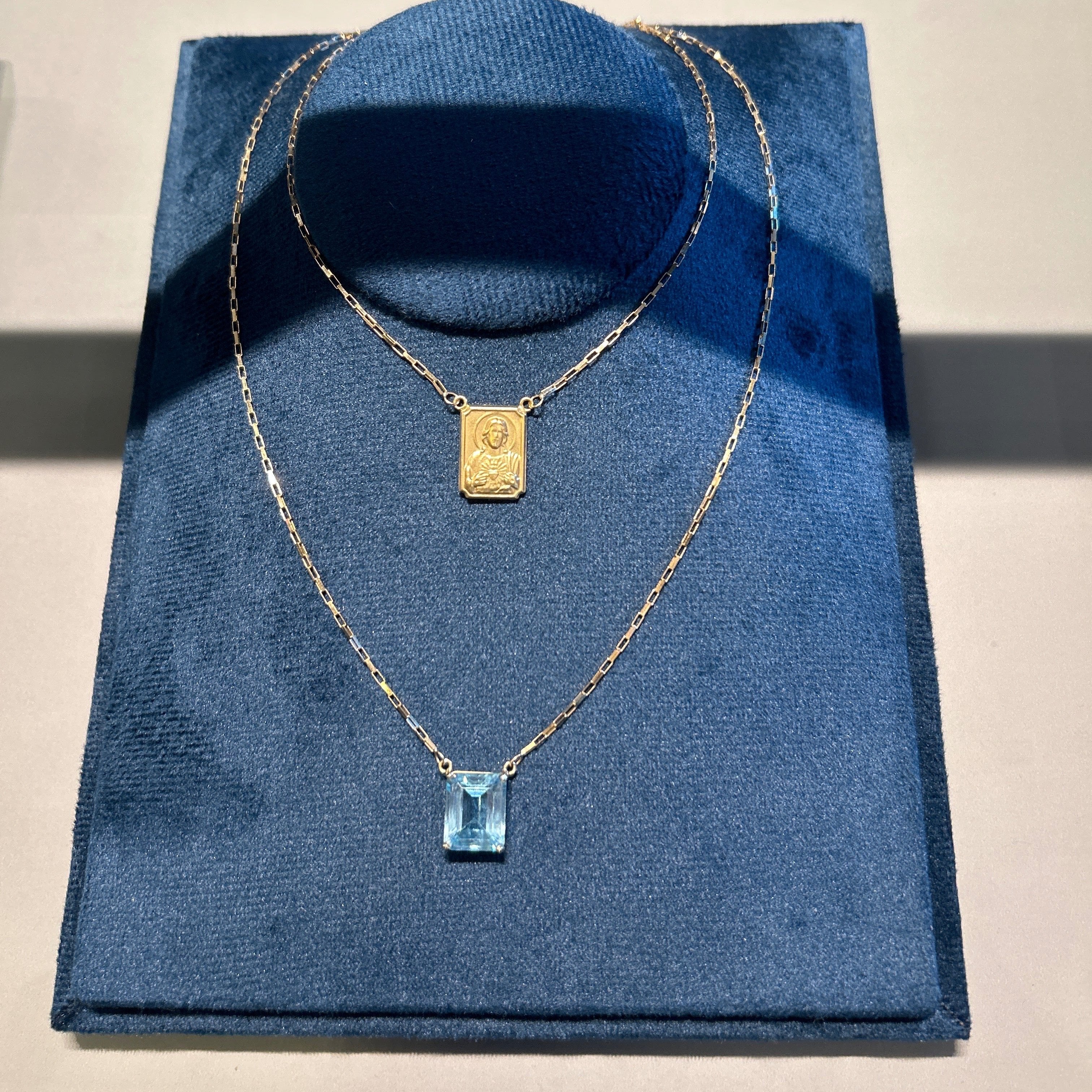 Escapulário de Ouro 18k com Topázio Sky 12x10