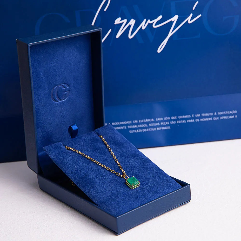 Colar Solitário Esmeralda Brasileira 8,5x9,5 em Ouro 18K