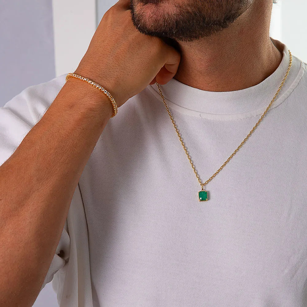 Colar Solitário Esmeralda Brasileira 8,5x9,5 em Ouro 18K